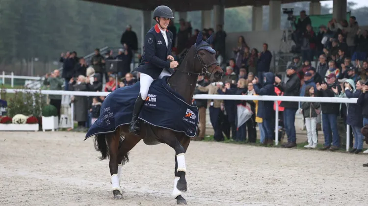 Grâce à une faute de Lara de Liedekerke-Meier et Hélios, Tom McEwen et Brookfield Danny de Muze ont empoché la victoire dans le Mondial des sept ans. 