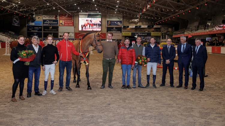 Talix van 't Roth tijdens de huldiging als kampioen