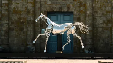 Zeus, le cheval mécanique imaginé pour la cérémonie d’ouverture des Jeux olympiques de Paris 2024, est exposé sur le parvis du musée des Arts et Métiers jusqu’au 10 janvier 2027.