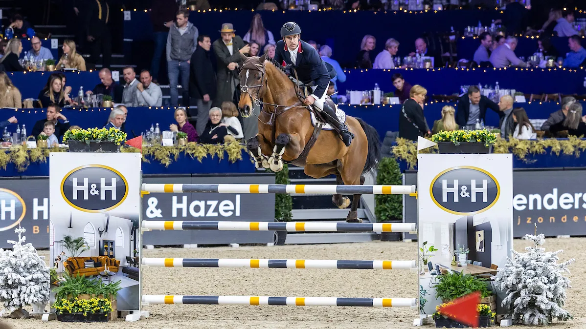 Lars Kuster houdt Yves Vanderhasselt van de overwinning