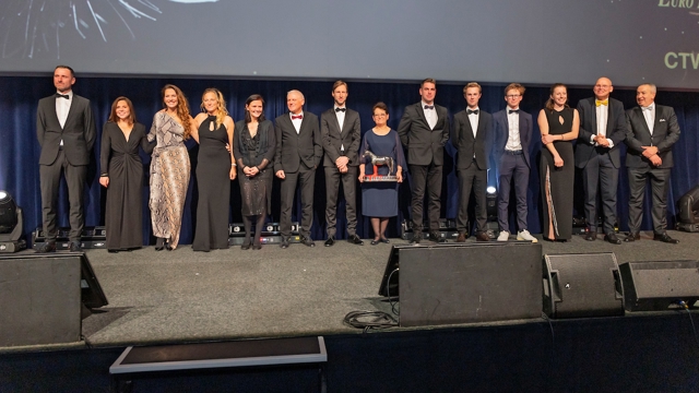 Alle Award winnaars samen op het podium