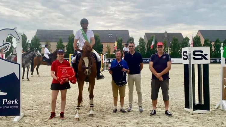 Victoria S. van de Hazenhoek naar titel in Sentower Park