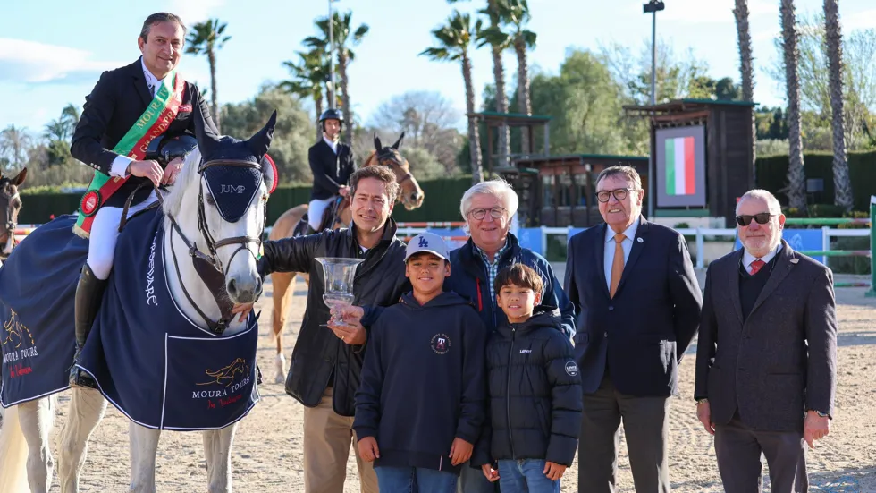Dirk Nevejant zijn BWP-parel Pallieter v/d N. Ranch sprong naar de overwinning in de drie sterren Grote Prijs