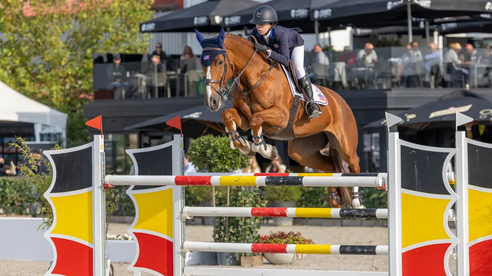  O’Mega H&DB in 2024 met Elise Stephens tijdens een wedstrijd in Lier