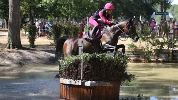 Loeva Schwartz Dosse et Vanoise de Visyje sur le cross.