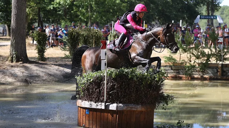 Loeva Schwartz Dosse et Vanoise de Visyje sur le cross.