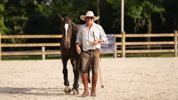 Installé en France depuis 2001, l’Australien Andy Booth est devenu l’une des figures de proue de l’éducation du cheval et de l’approche éthologique.