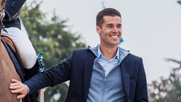 Rémi Galindo lors de la remise des prix de l'épreuve internationale aux couleurs de Galindo Trading, à Cabourg. 