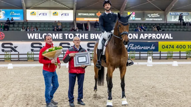 Huldiging van Uno Begijnhoeve