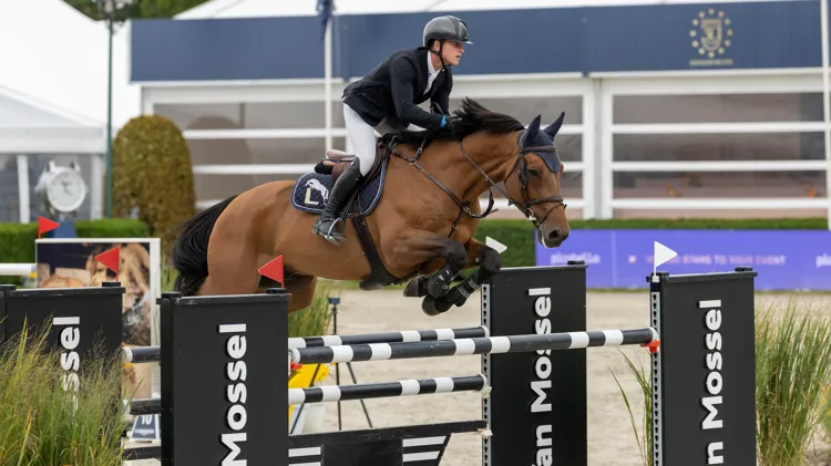 Prouvé houdt Spits van volledig podium in spannende 1m50 GP