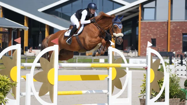 Leonie Peeters zorgt voor Belgische openingszege op CSI3* Lier