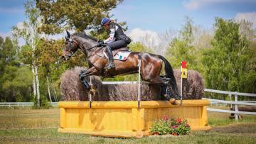 Le cross est le point fort d’Armanjo Serosah, Cyrielle Lefèvre estimant qu’il “fait partie des meilleurs chevaux français”.