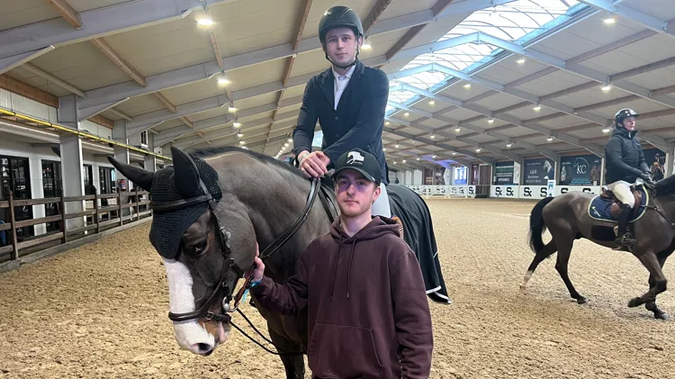 Sagan van ’t Bosveld springt naar goud onder Arno Boon