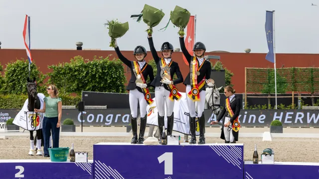 Podium Pony's