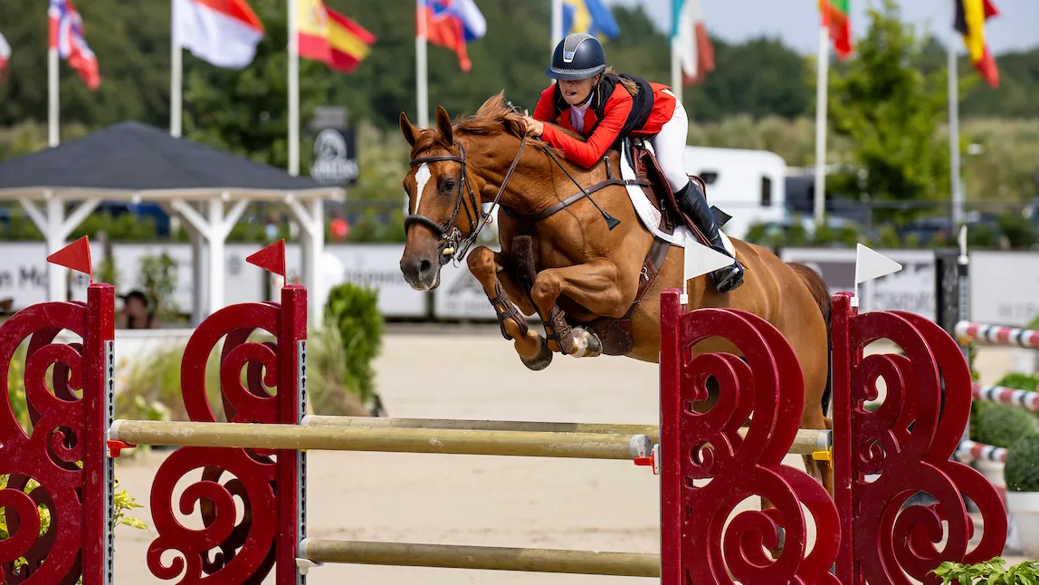 Ella Bomeré op het GP-podium in Kronenberg