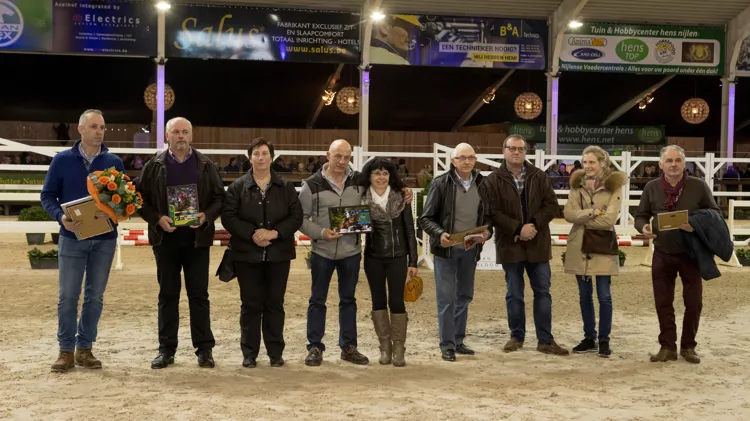 Didier Baert, vierde van links, tijdens een huldiging van BWP