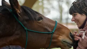  Dernière chance de participer à la loterie EquiAction (jusqu'au 27 juillet), qui finance des séances de médiation équine pour les personnes touchées par le cancer. De nombreux lots sont à gagner, dont un van, une selle CWD ou une voiture.