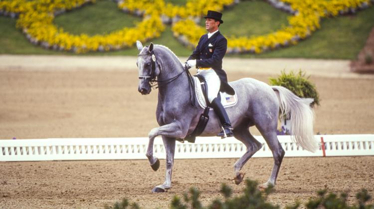 En dressage, le beau Graf George, qui s’était illustré avec Mickael Poulin à Barcelone avant de briller avec Günter Seidel à Atlanta quatre ans plus tard, est le seul à avoir obtenu une médaille avec chacun de ses partenaires.