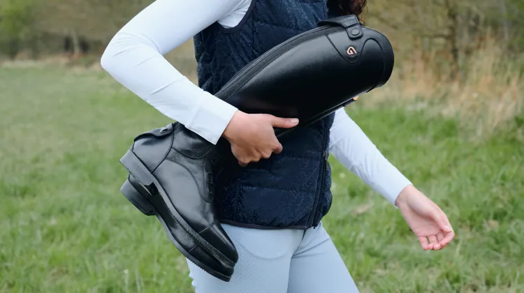 GLOVERS lance LAZIO et VENETO, ses premières bottes en cuir personnalisables, pensées pour allier technicité, confort et élégance sans altérer la connexion entre le cavalier et son cheval.