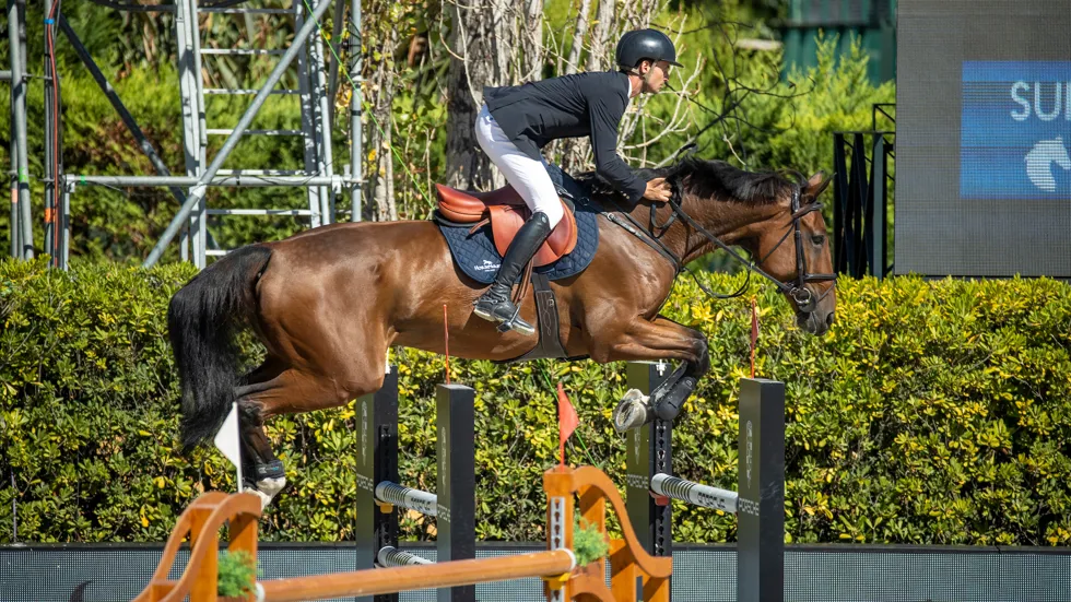 Double Jeu d’Honvault springt naar tweede plaats in 1m55