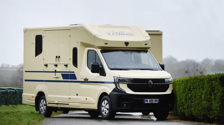 Depuis trente ans, MTM conçoit des véhicules pour chevaux 100 % français alliant robustesse, confort et savoir-faire sur mesure.