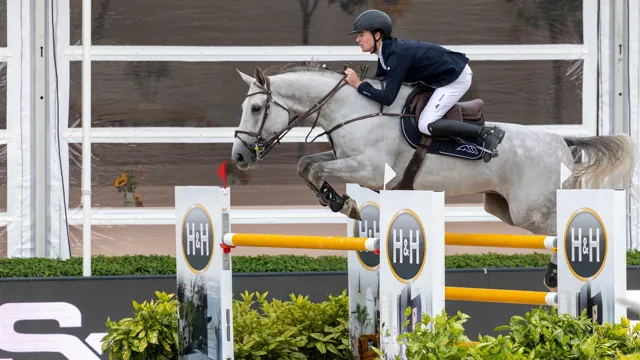 Onstuitbare Vandecasteele pakt 1m40-zege in Oliva