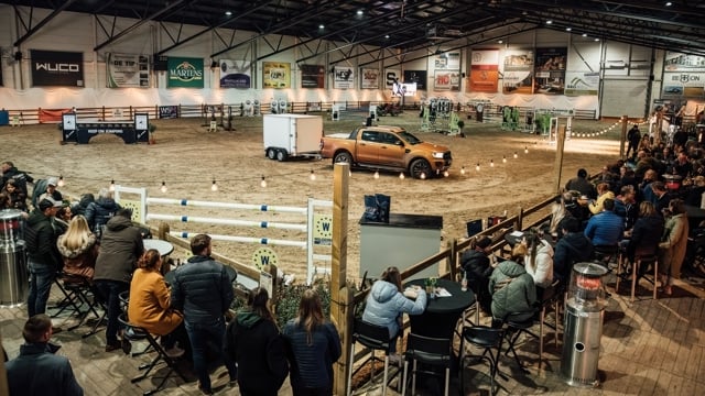 Proeven voor elke ruiter tijdens de Nationale Sezoensjumping