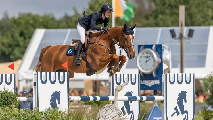 Niamh McEvoy rijdt Emerald-zoon Easy Peasy Indebus Z naar wereldtitel