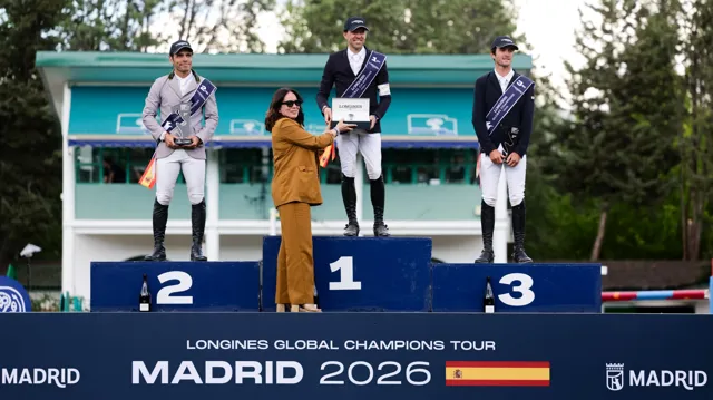 Twee Franse ruiters op het podium