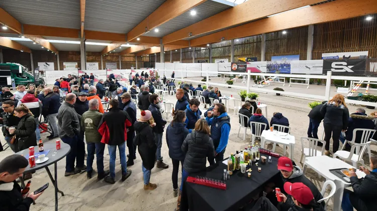 11 november staat opnieuw het vrijspringen van de Jonge Fokkers op het programma