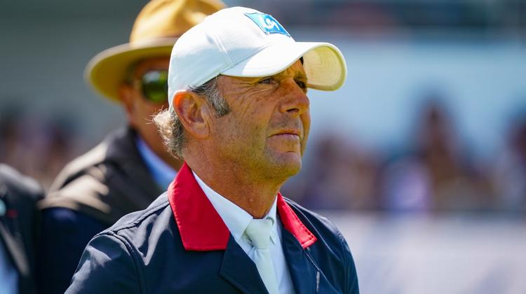Philippe Rozier officie comme directeur sportif des compétitions de saut d’obstacles au Polo Club de Saint-Tropez – Haras de Gassin. 