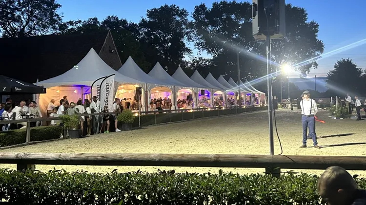 Reserveer jouw VIP-tafel voor een avond topfokkerij en ambiance