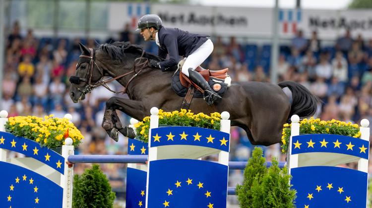 Simon Delestre et Dexter Fontenis Z au CHIO d’Aix-la-Chapelle, où le hongre a été désigné meilleur cheval du concours. 