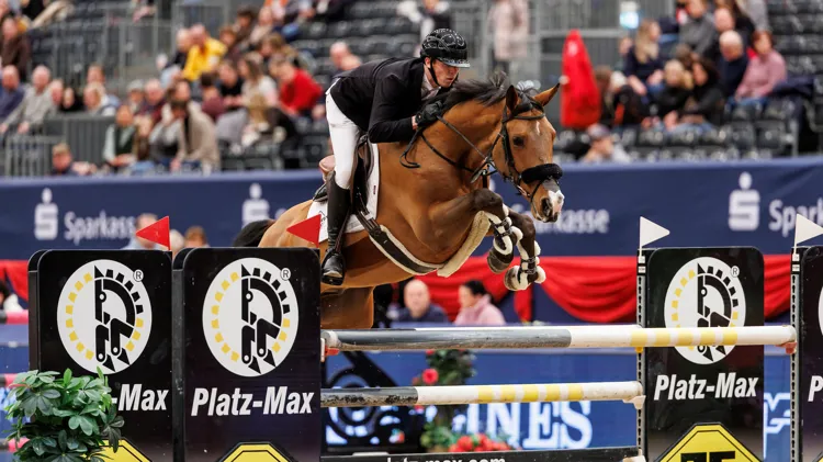 Van Hoydonck opent met nieuwe zege