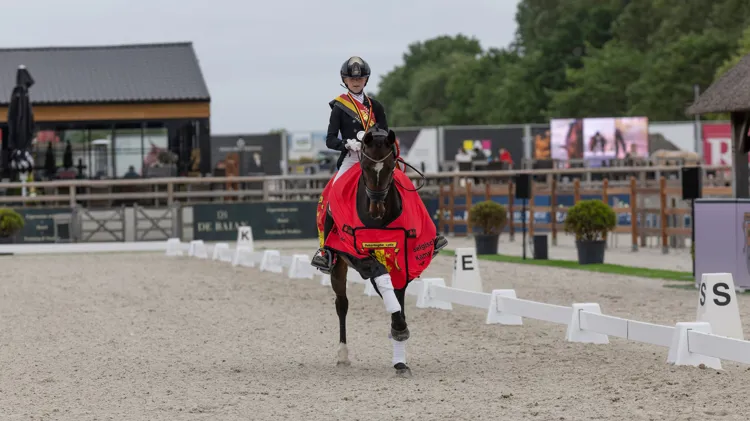 Shirley Vanerom en Ogami van het Beukenhof 