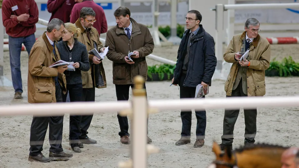 Jan, derde van rechts, was o.a. jurylid bij BWP - foto van tijdens de BWP hengstenkeuring in 2009