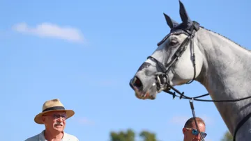 Fondateur de l’élevage de Béliard, Gérard Brescon fait naître depuis plusieurs décennies des performeurs en concours complet comme en saut d’obstacles – il est ici au CSI 4* de Chantilly Classic à côté de Forban de Béliard.