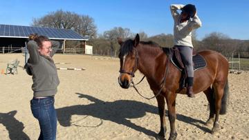 Corriger sa posture à cheval : la méthode Didier Lavergne, sur les conseils de Nathalie Coulais