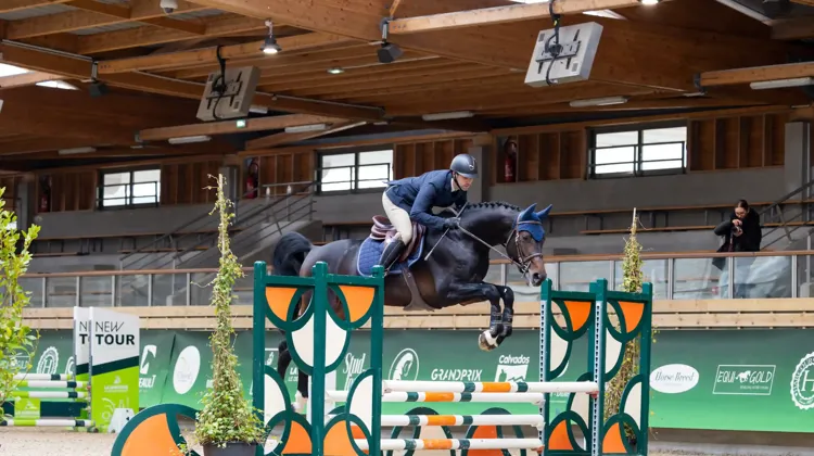 Au Pôle hippique de Saint-Lô, le circuit NEW TOUR, organisé par Cheval Normandie, alliera compétition Hunter et journée dédiée à la sécurité et à la santé autour du cheval.