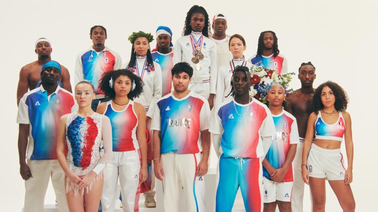 La marque Le Coq Sportif a designé et créé les tenues des athlètes français
