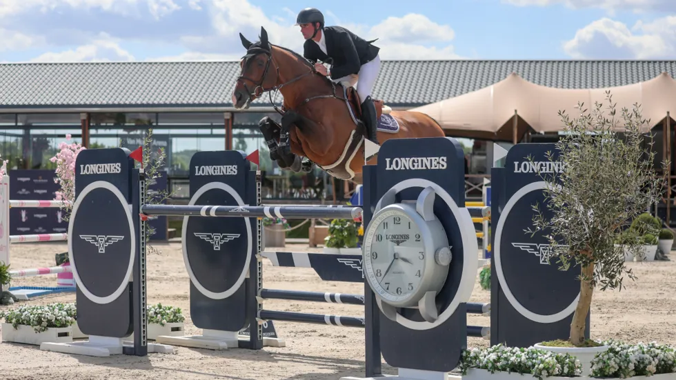 Pjotr van de Kruishoeve naar winst in 1m45-hoofdrubriek