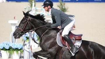 Sous la selle de Julien Epaillard, Chana de Valeme (ici photographiée à l'Hubside Jumping de Grimaud en octobre 2022) a décroché à Leipzig sa première victoire dans une épreuve de niveau CSI 5*. 