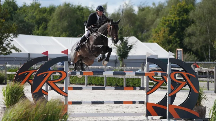 Ici lors d'un CSI 2* à Kronenberg au mois de septembre, Michael Greeve et Commissar Pezi ont remporté aujourd'hui leur première épreuve cotée à 1,60m.