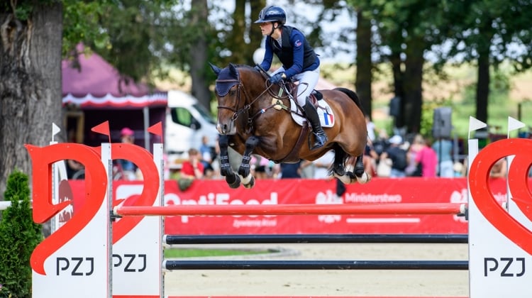 Maé Rinaldi et Kirwan lors de l’hippique des championnats d'Europe de Strzegom, en Pologne, en 2024.