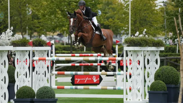 Gilles Thomas en BWP-merrie Qalista DN schitteren op 1m60-niveau