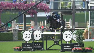 Associé à Dexter Fontenis, vainqueur de la première manche de l’épreuve de la Global Champions Tour aujourd’hui à Valkenswaard, Simon Delestre fait partie de l’équipe qui défendra les couleurs françaises lors des championnats d’Europe de Milan à la fin du mois.  