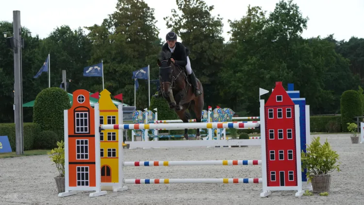 Karsten Van Es en Extraction vd Kattevennen Z winnen GP in Loenhout