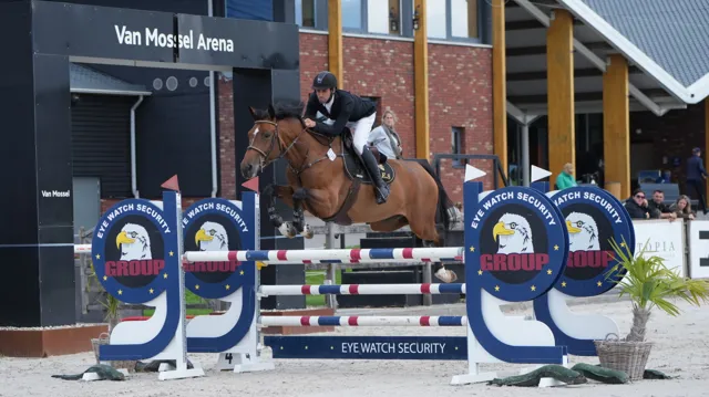 Emmie, een dochter van Emerald won voor de tweede dag op rij
