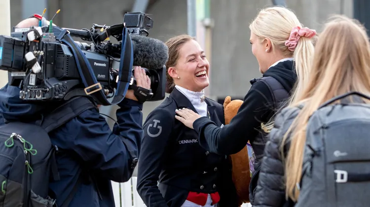 Ici aux Mondiaux de Herning en 2022, Cathrine Laudrup-Dufour et son épouse, Rasmine, partagent régulièrement leur vie de famille avec leur fille, Palma, sur les réseaux sociaux.