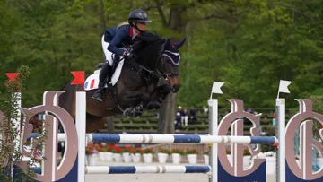 Brune Faivre aux commandes d'Énigme des Prés lors du CSIO Poneys de Compiègne.